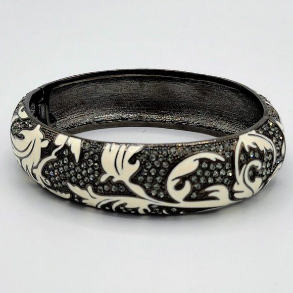 Kenneth Jay Lane KJL White Enameled Rhinestone Studded Black Tone Hinged Bangle - Picture 2 of 6
